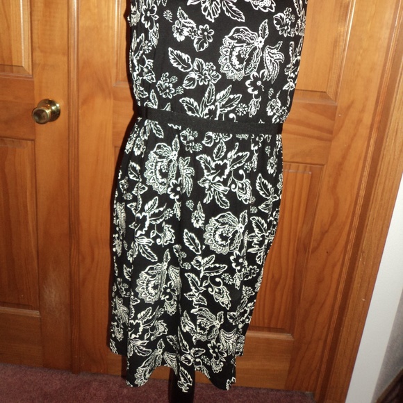 Dress - Picture 2 of 6